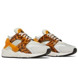 🆕 NIB Women’s  Nike Air Huarache  size 8